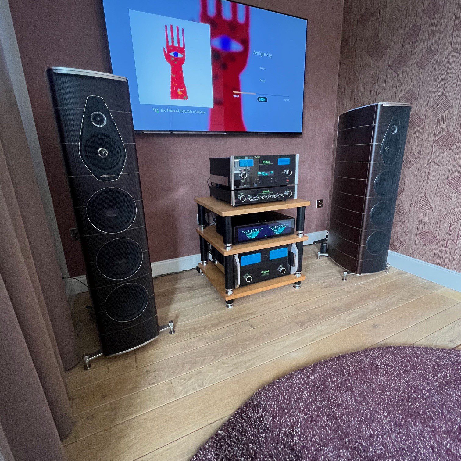 Een prachtige installatie bestaande uit Sonus faber – Olympica Nova V, McIntosh MC462, C2800 en MQ112