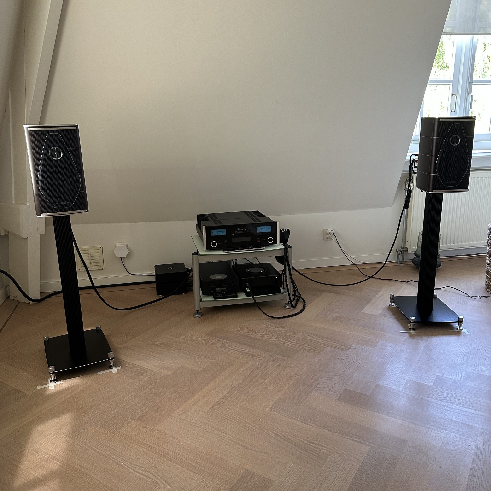 Een zeer gelukkig huwelijk: de Sonus faber Olympica Nova I + McIntosh MSA5500