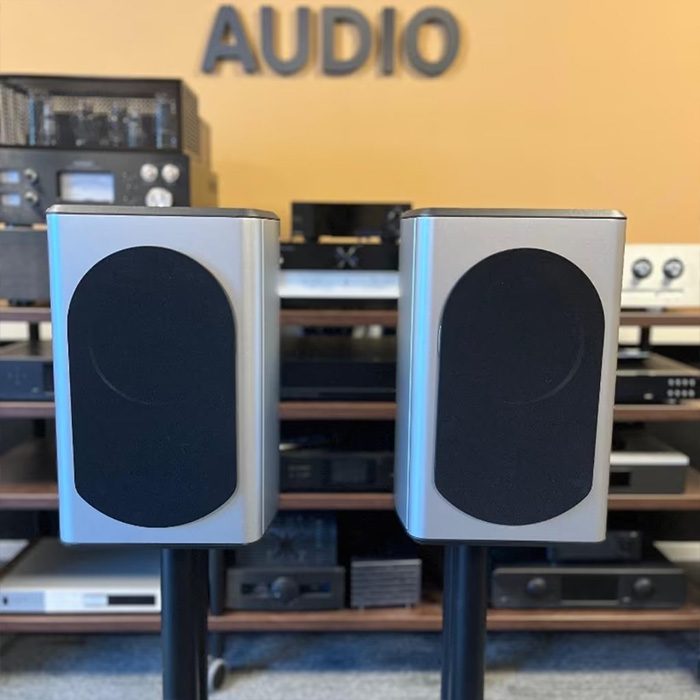 AudioSolutions BL2 monitor speakerset silver grey (occasion)
