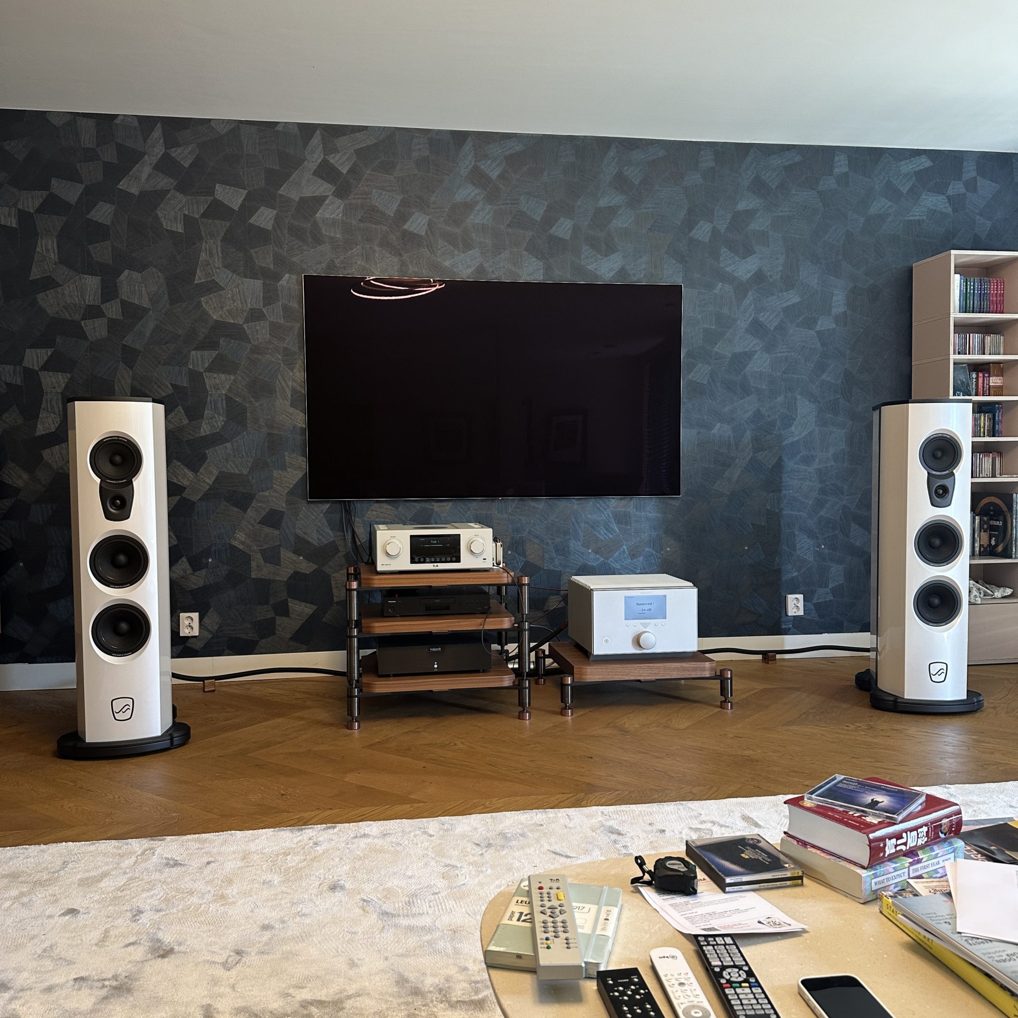 Audio Solutions Virtuoso M in Pearl White voor Jack in Rotterdam