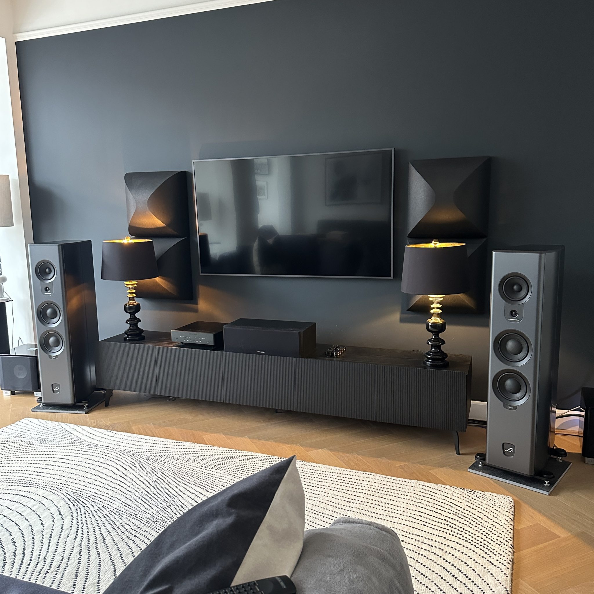 Audio Solutions Figaro M2 in Anthracite voor Paul in Den Haag