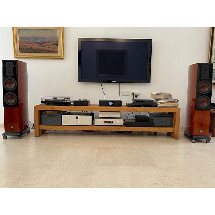 Isoacoustics Gaia II