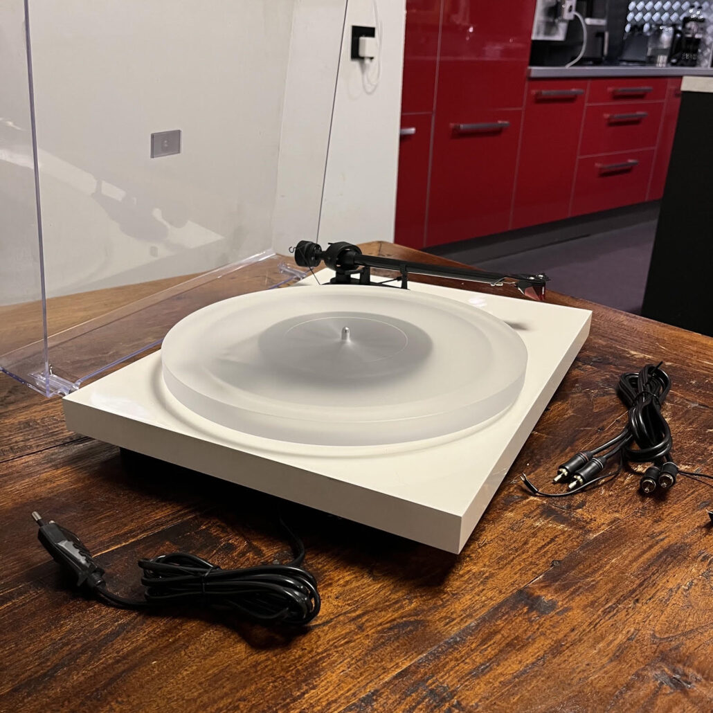 Pro-ject Debut Carbon wit draaitafel Ortofon 2M red