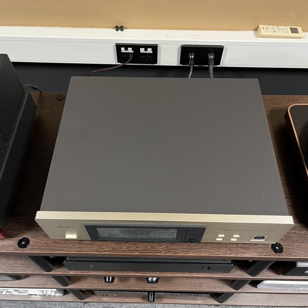Accuphase DG-38 voicing equalizer