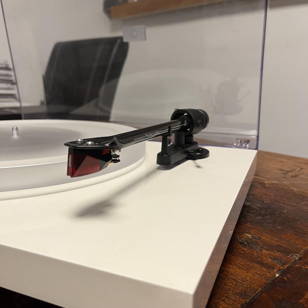 Pro-ject Debut Carbon wit draaitafel Ortofon 2M red