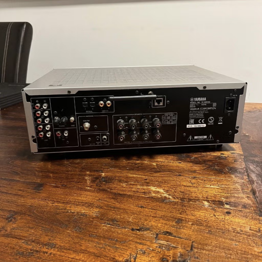 Yamaha R-N803D