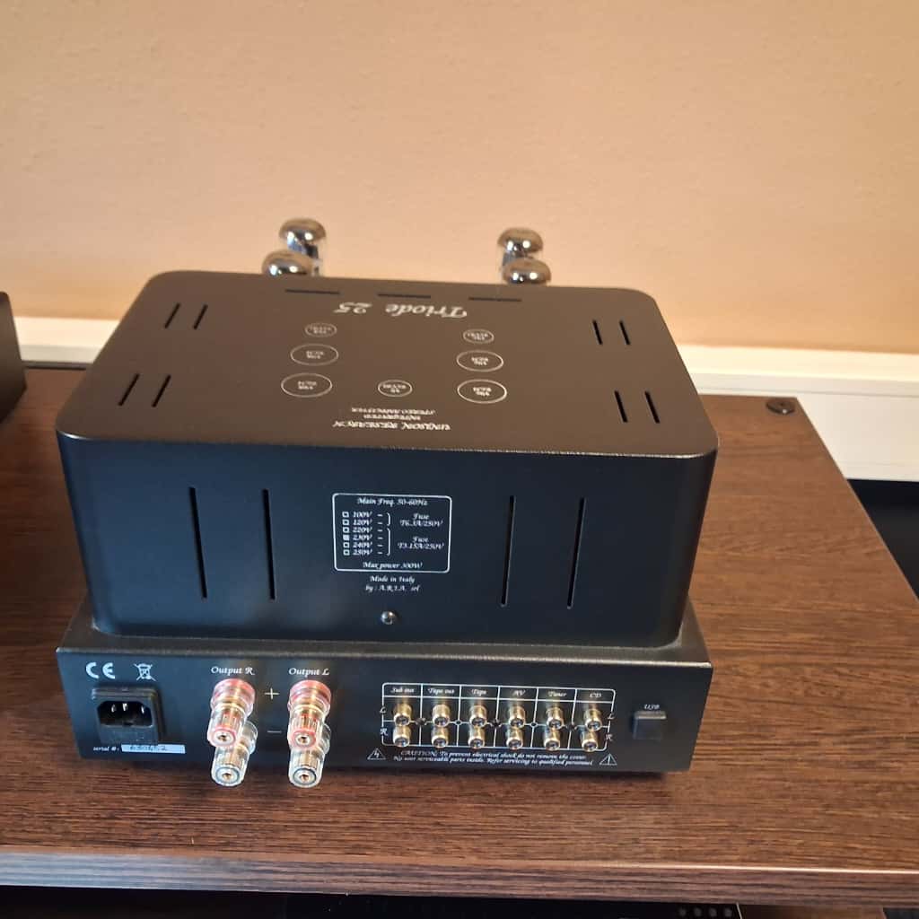 Unison Research Triode 25 buizenversterker zwart