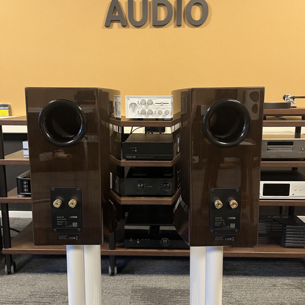 Canton Vento 30 dark walnut speakerset (occasion)